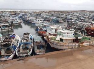 توقف حركة الملاحة والصيد بميناء البرلس وسواحل المحافظة الشمالية لسوء الأحوال الجوية